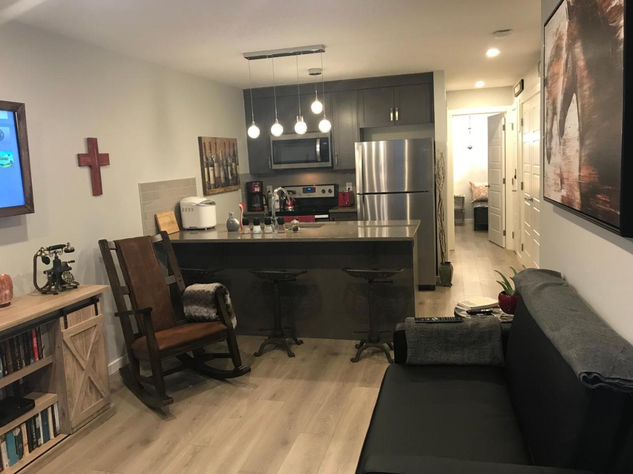 Home Sweet Condo Калгари Экстерьер фото